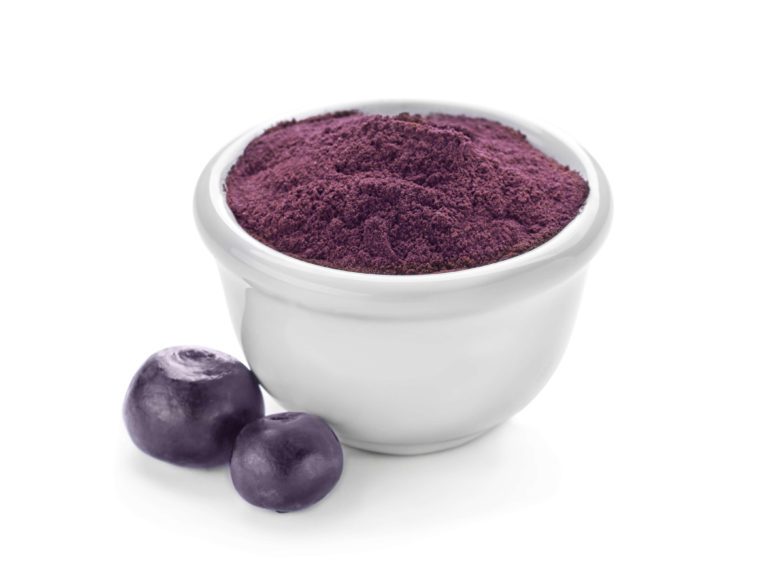 Acai Powder and berries in a bowl